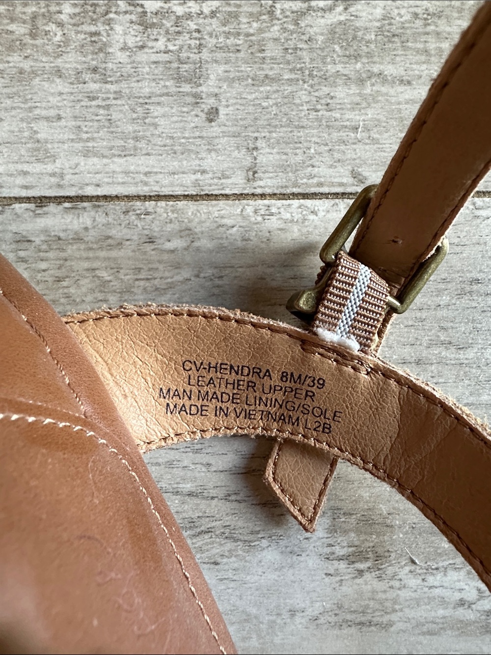 Crown Vintage Wedges - Picture 3 of 3